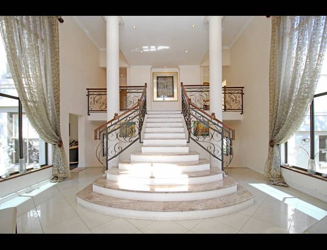 4 BEDROOM HOUSE FOR SALE IN HOUGHTON ESTATE
